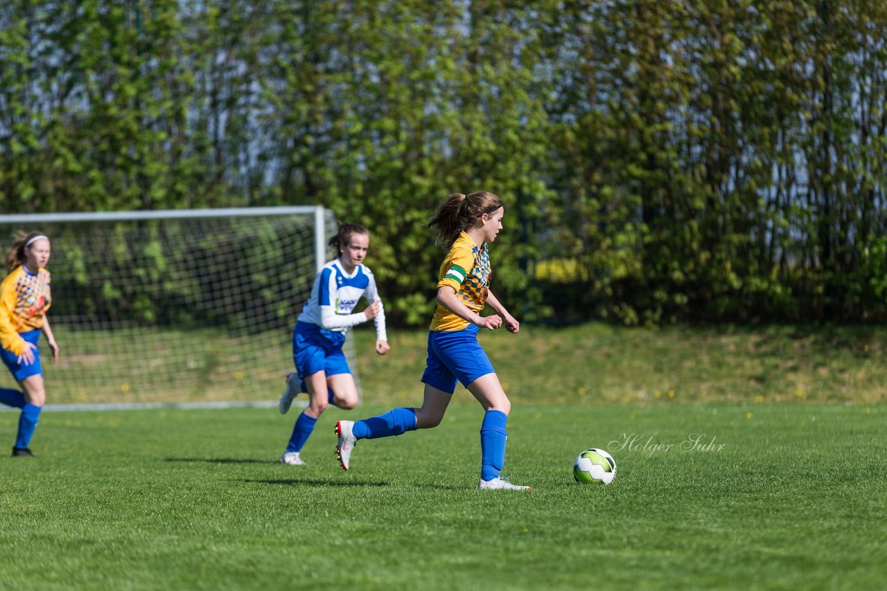 Bild 143 - B-Juniorinnen Bramstedter TS - SSV Hennstedt : Ergebnis: 3:7